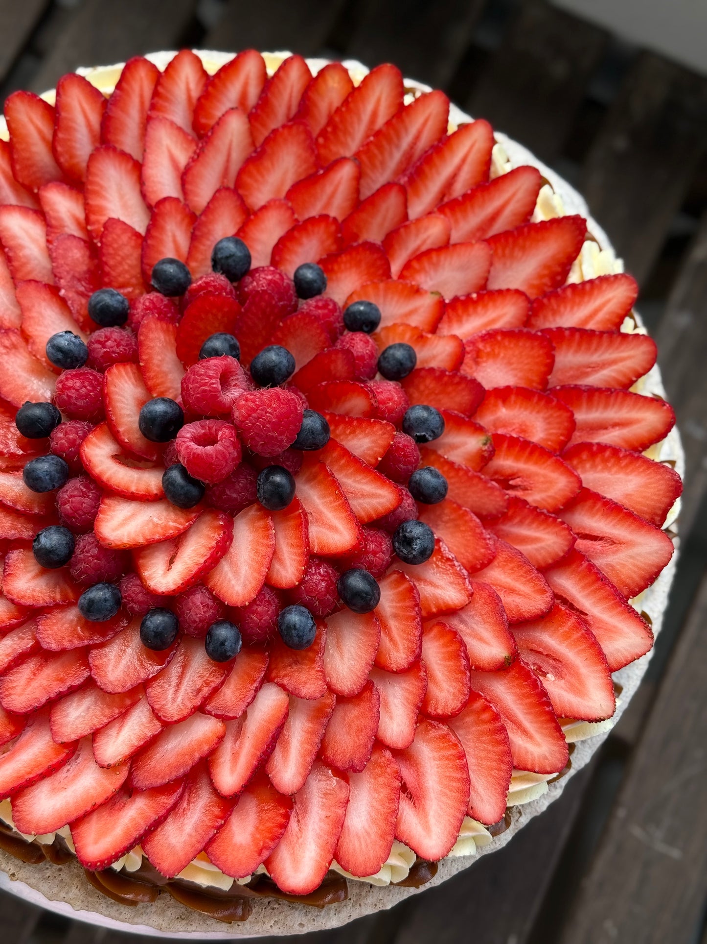 Pavlova Red Fruits