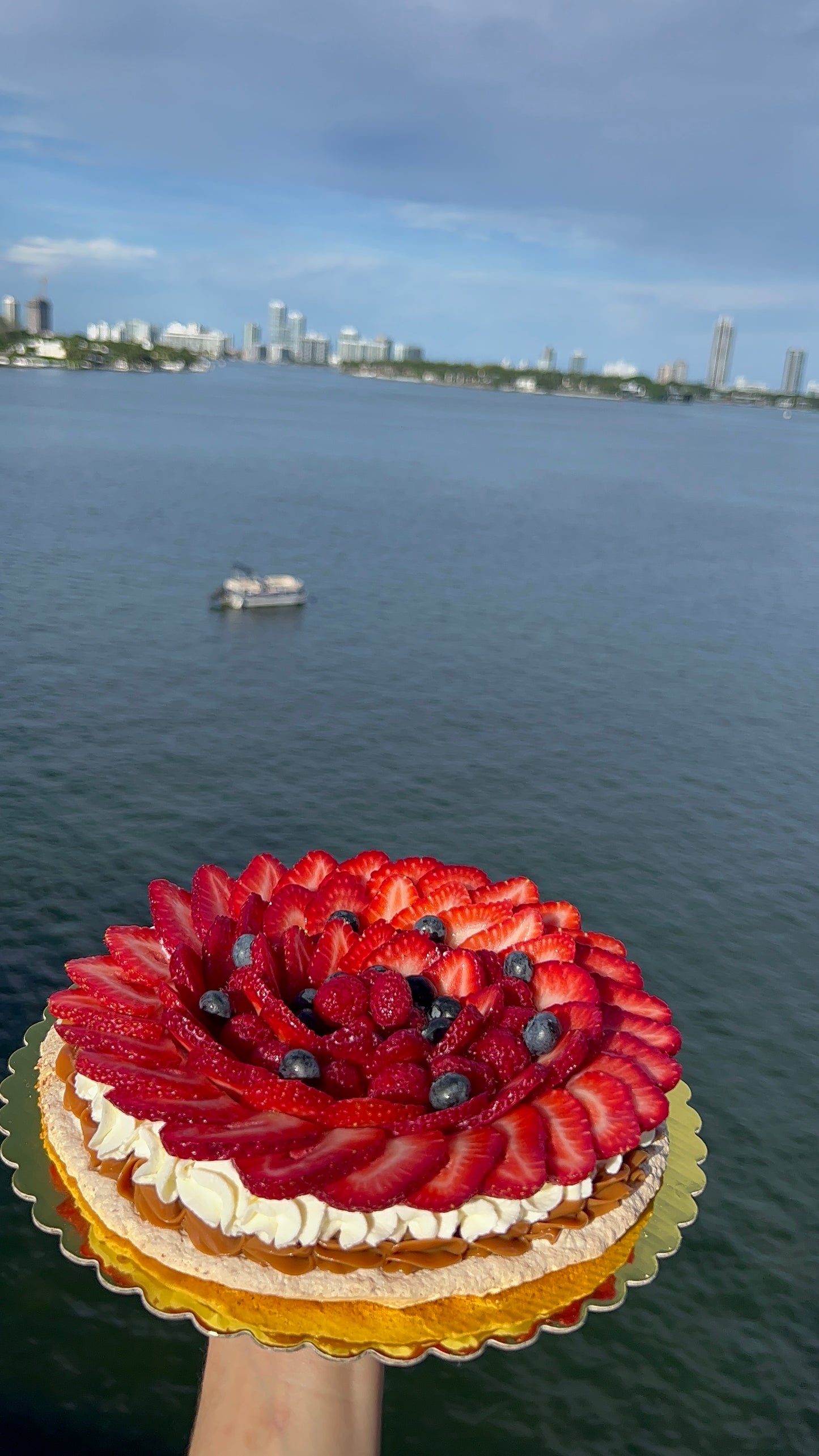 Pavlova Red Fruits