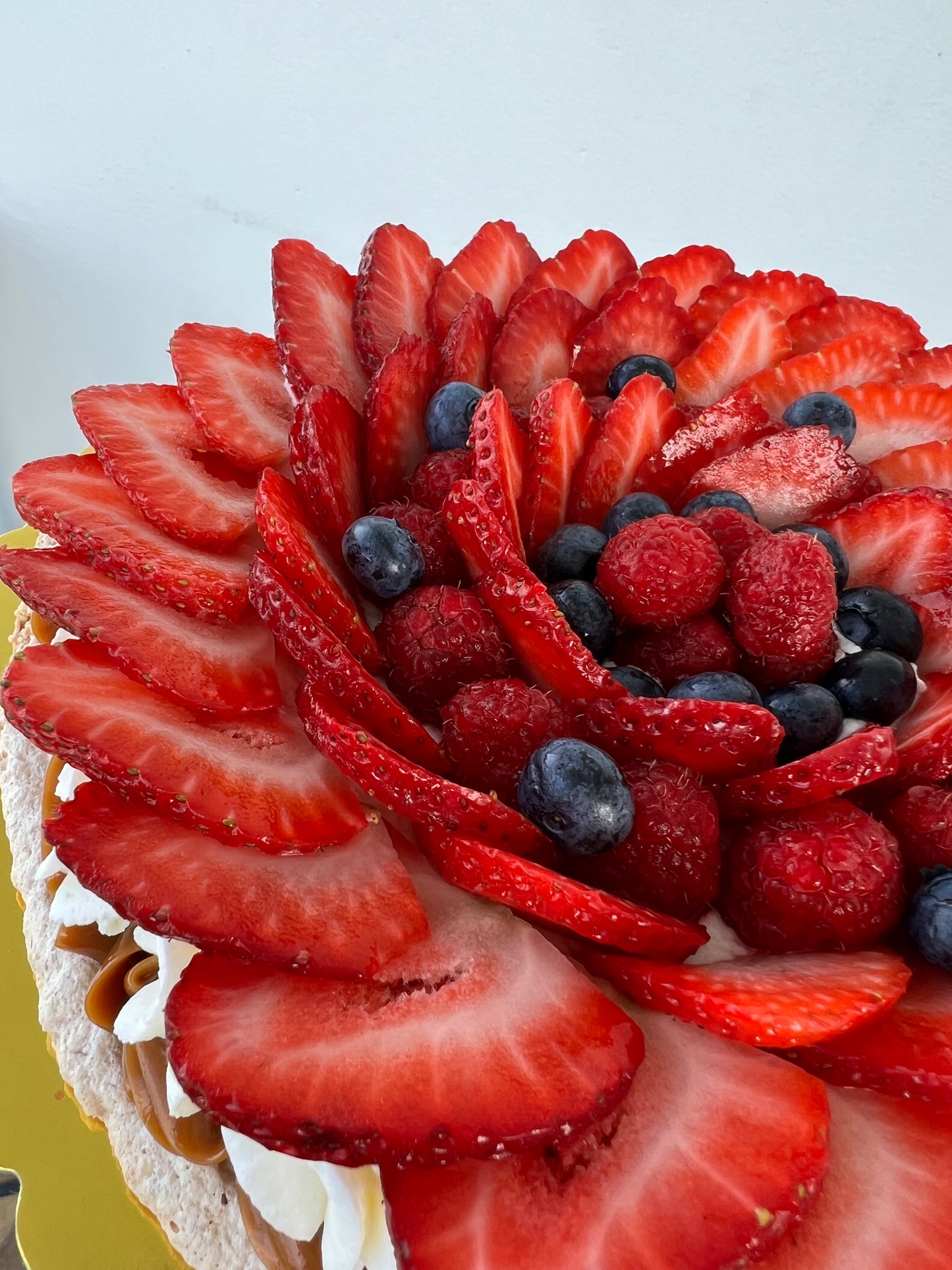 Pavlova Red Fruits