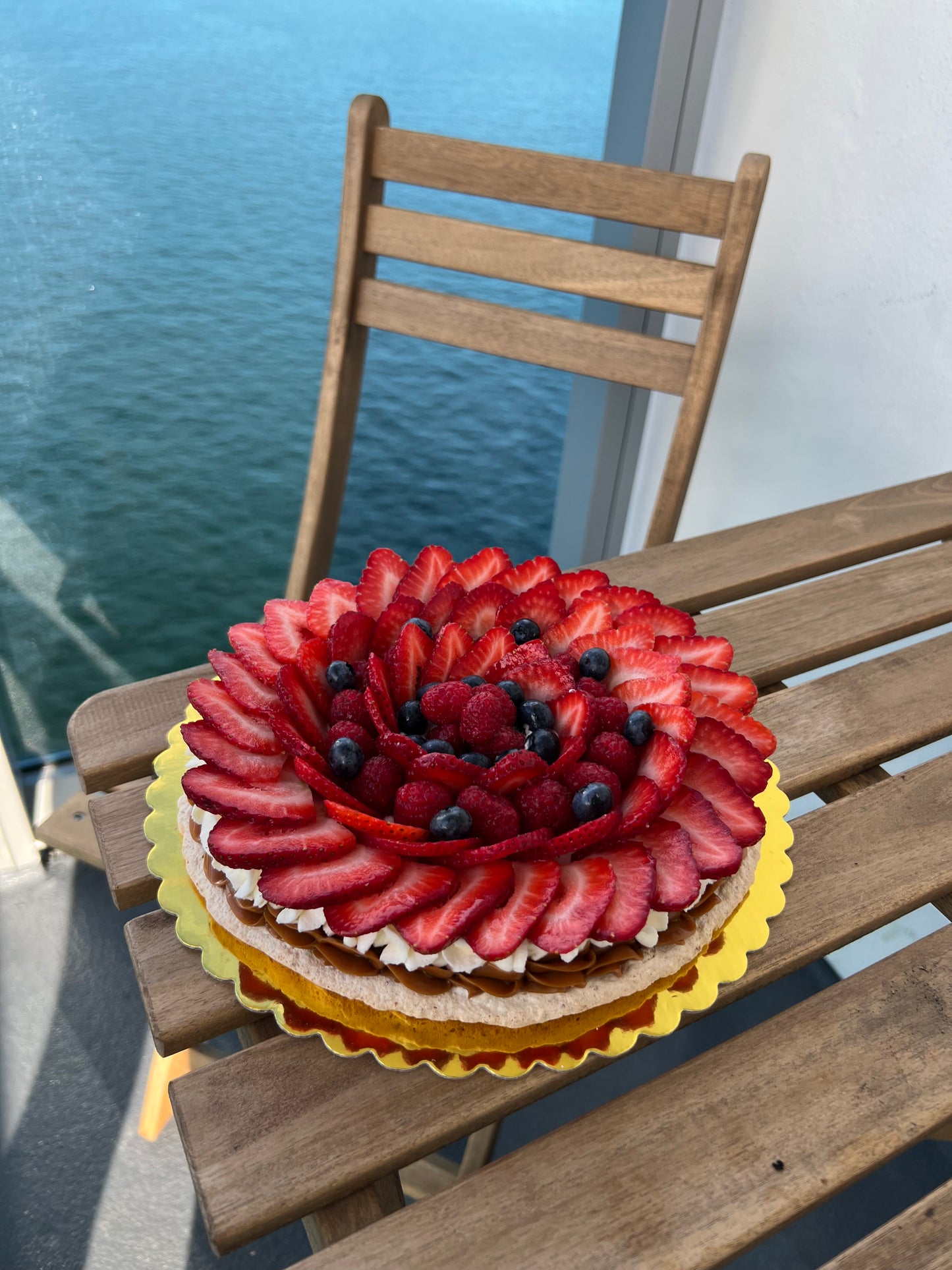Pavlova Red Fruits