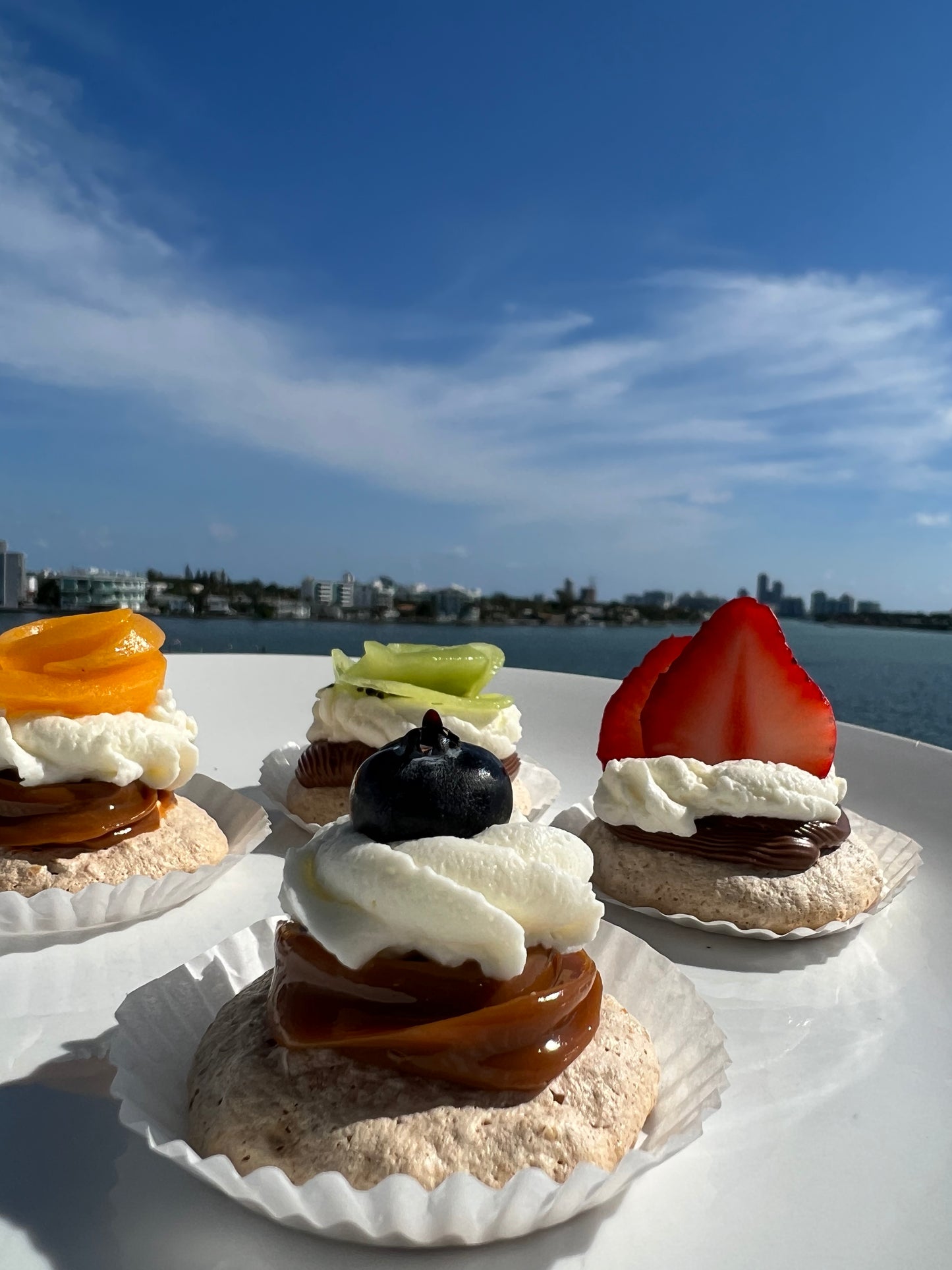 Pavlova bites