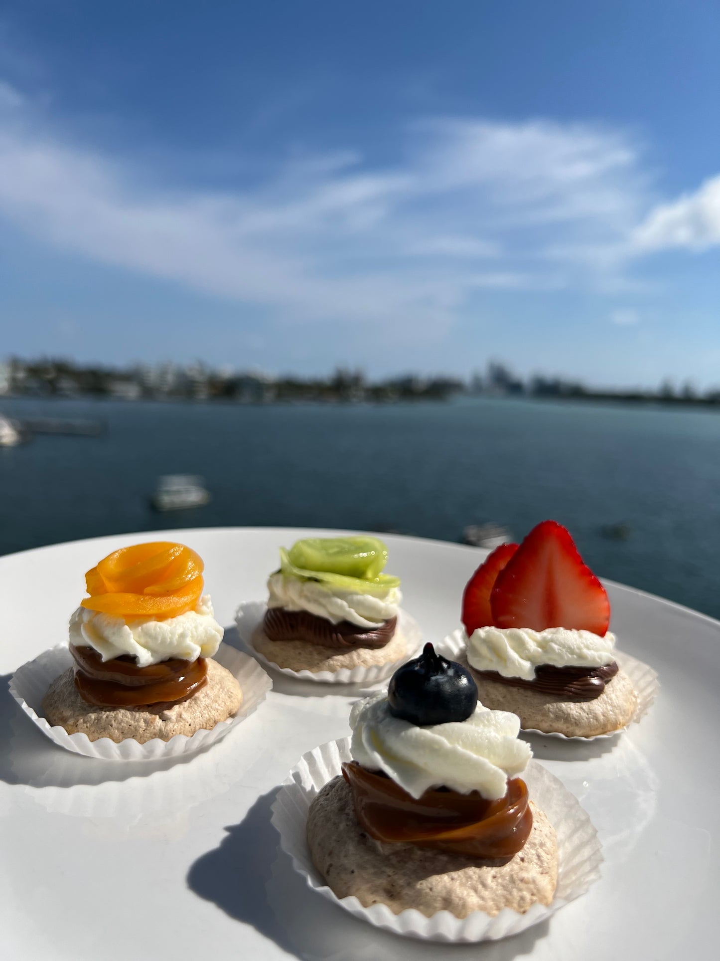 Pavlova bites