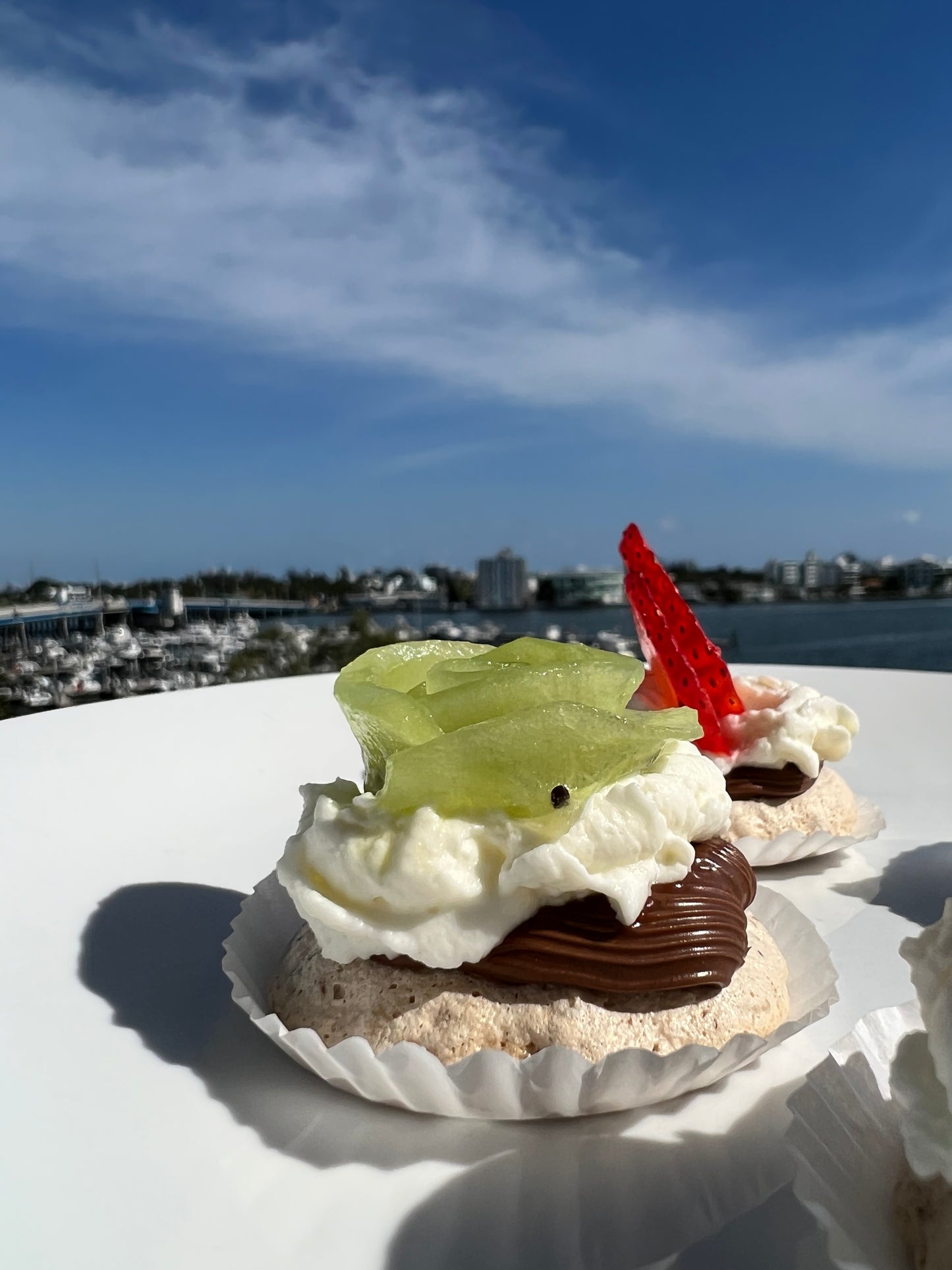 Pavlova bites