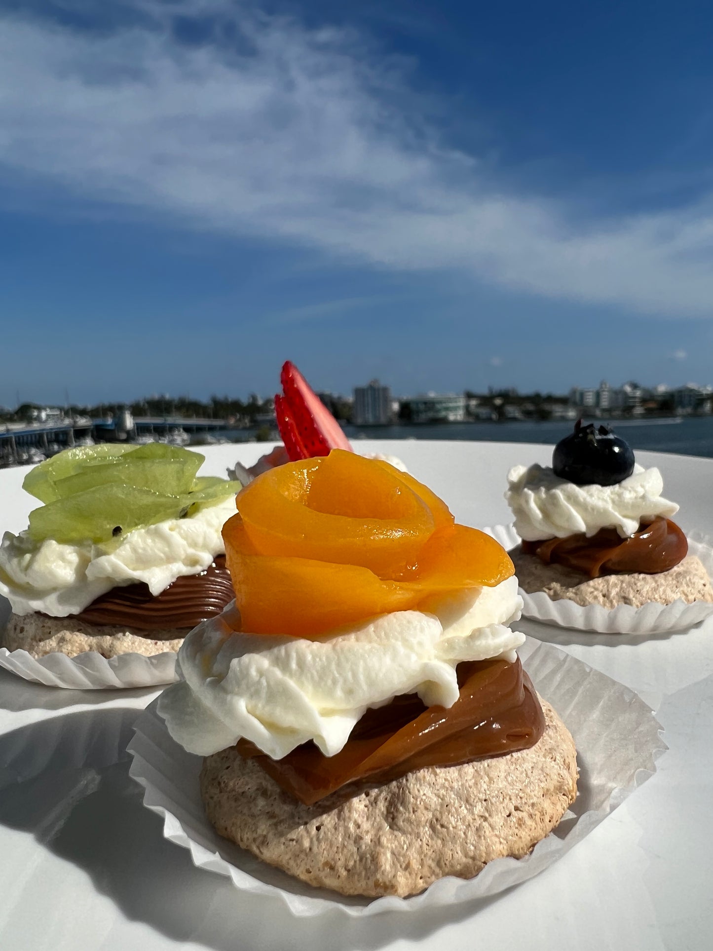 Pavlova bites