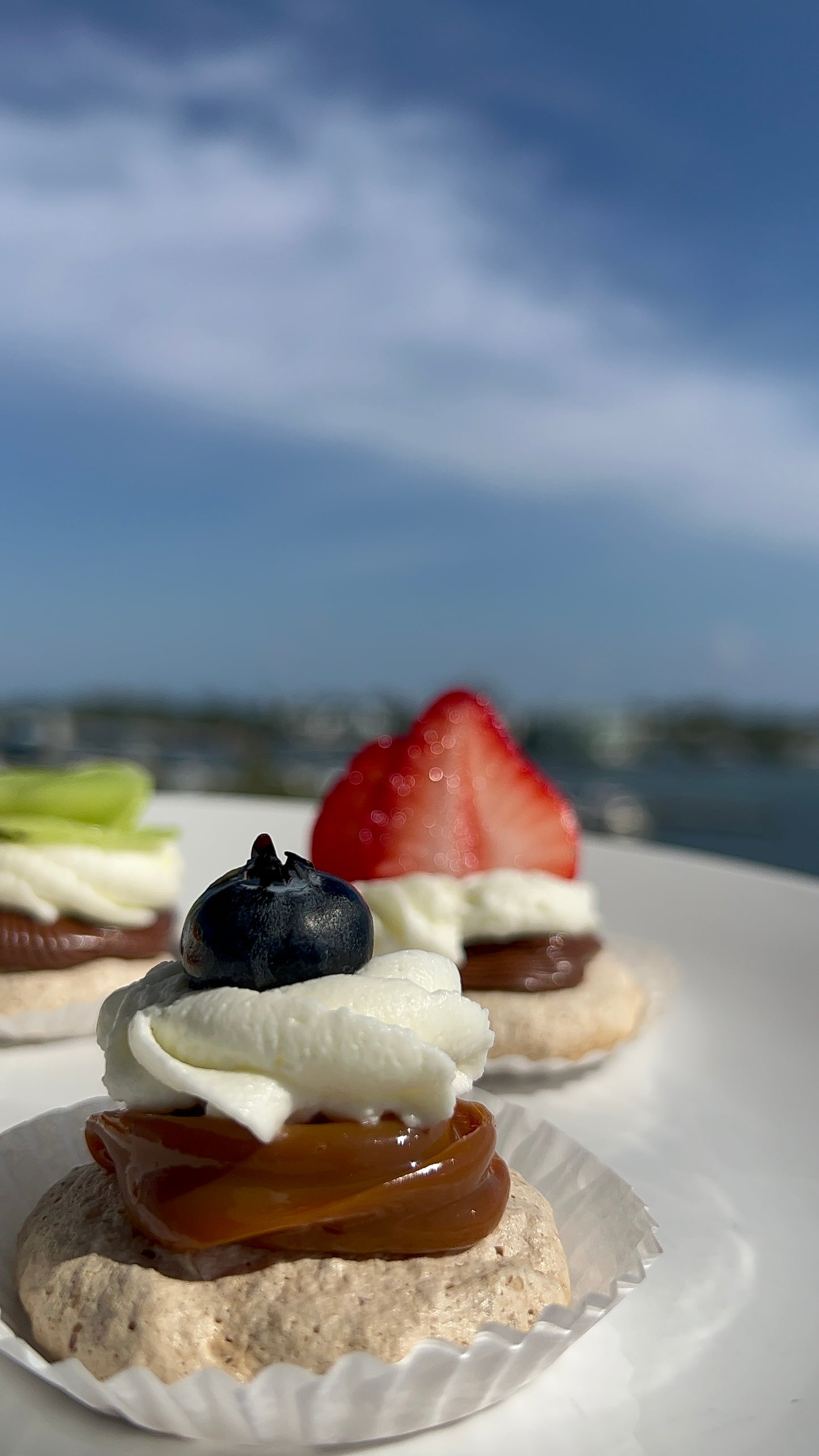 Pavlova bites