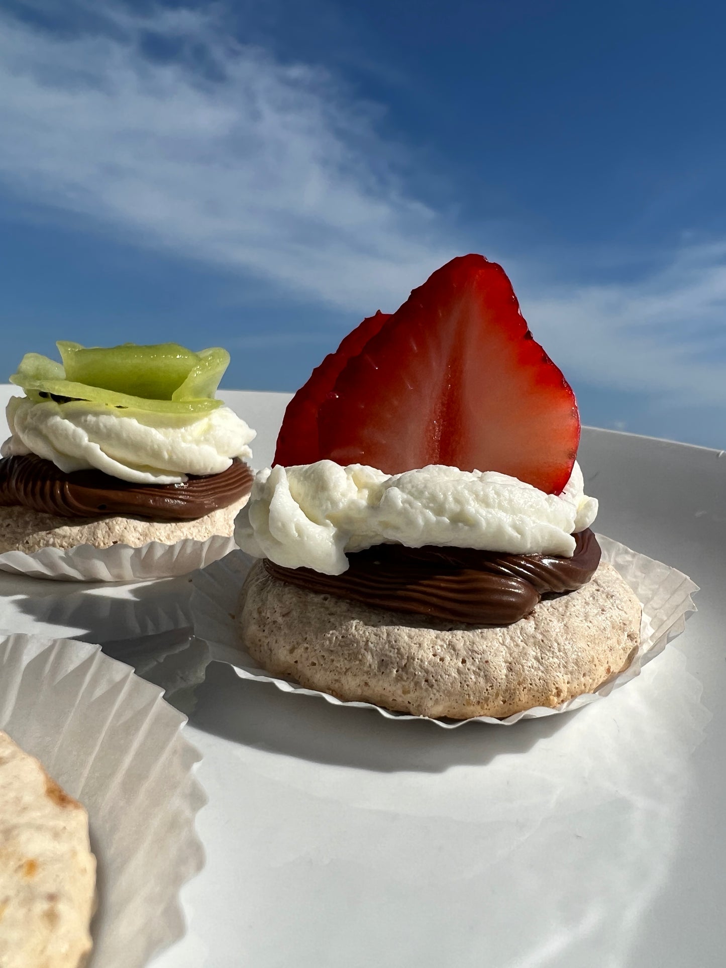 Pavlova bites