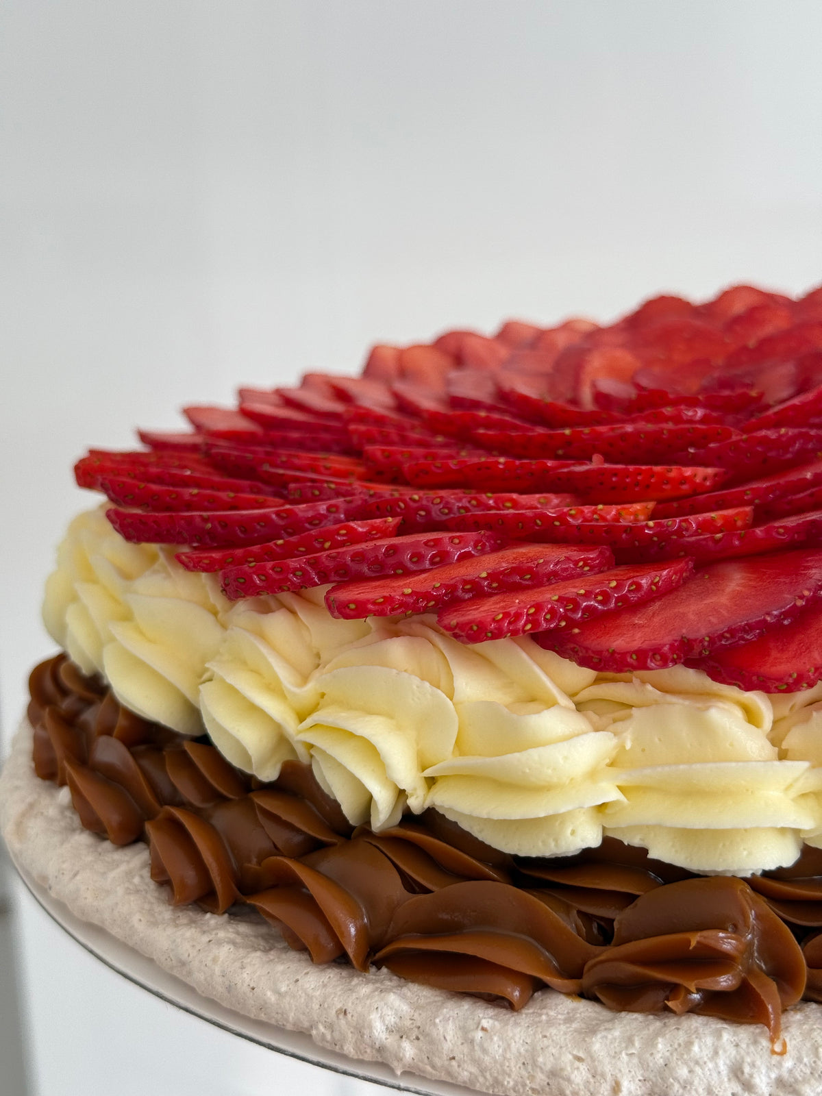 Crunchy almond meringue cake with tres leches and fresh strawberries – Pavlova by FM Miami
